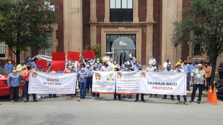 Protestan trabajadores de 12 jurisdicciones sanitarias y 7 hospitales en la Secretarí­a de Salud
