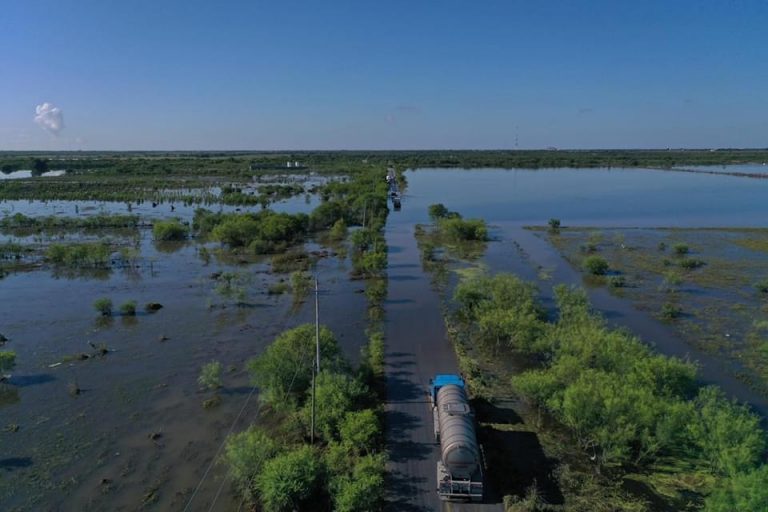 Completamente anegada carretera Reynosa-Matamoros
