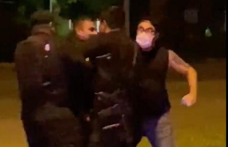 Policí­as estatales golpean a reportero que cubrí­a un percance vial