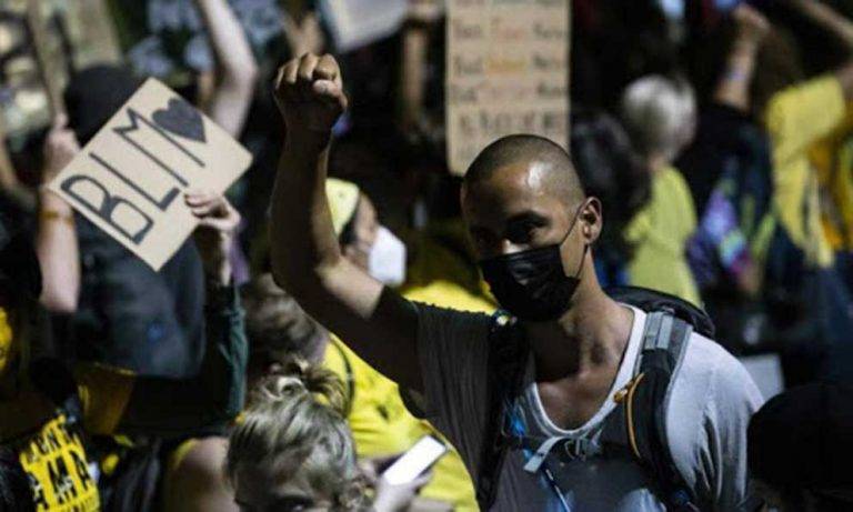 Un muerto por disparos en Portland tras choques entre manifestantes en EU