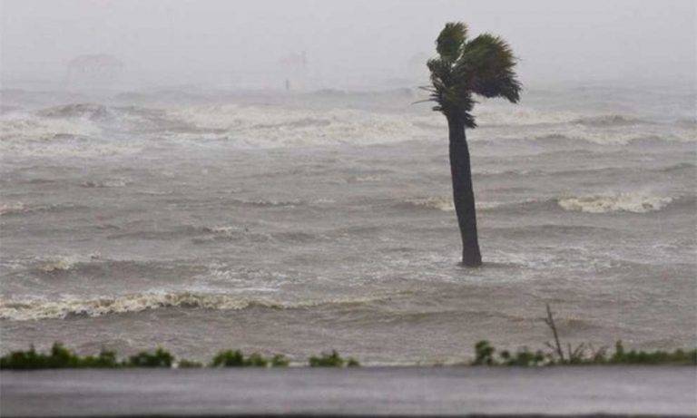 Meteorólogos vigilan dos ondas en el Atlántico, una acercándose ya al Caribe