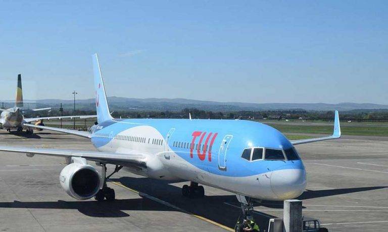 Siete positivos en un vuelo a Cardiff obliga a aislarse al resto de viajeros