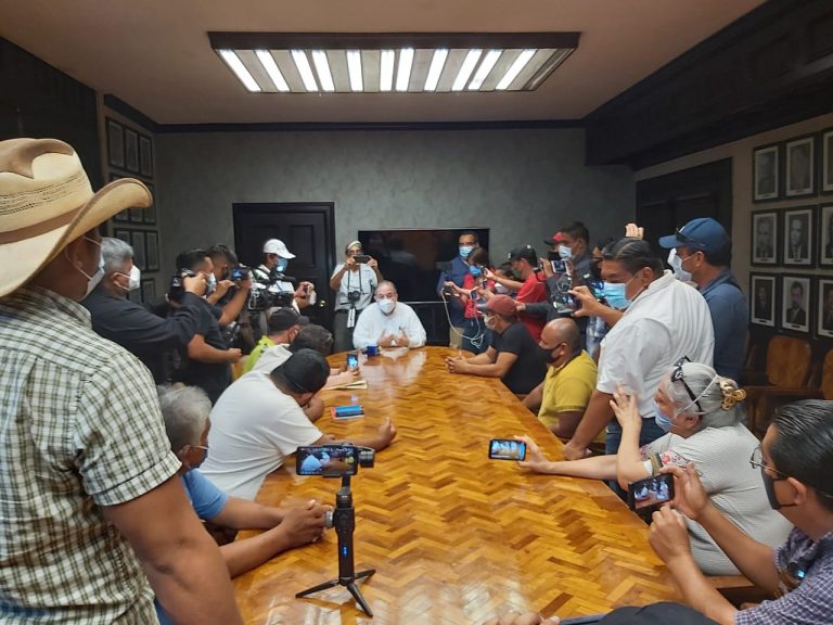 Por intervención del Gobierno de Matamoros desbloquean taxistas puentes internacionales y accesos principales