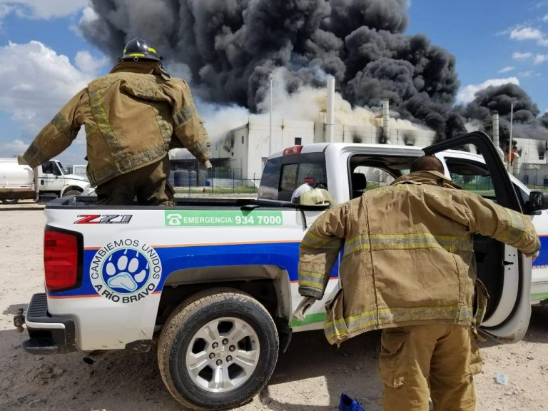 Arde maquiladora en Reynosa y desalojan a trabajadores