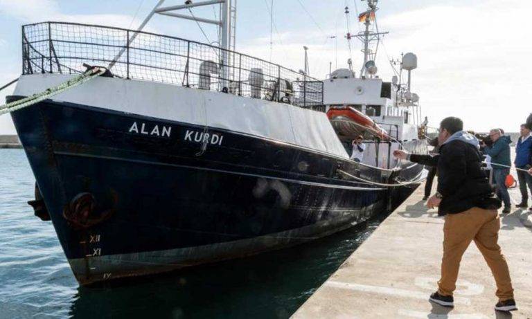El barco Alan Kurdi rescata a 114 migrantes en el Mediterráneo
