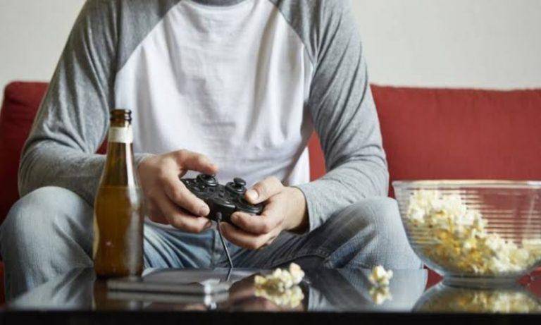 Hombre de 30 años denunció a su mamá porque lo corrió de la casa, no estudiaba ni trabajaba