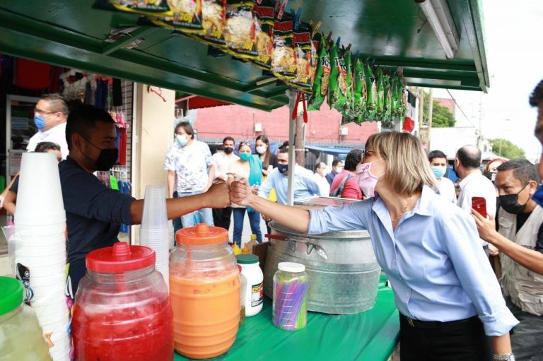 Visita Pilar Gómez Mercado Argí¼elles y recorre Calle Hidalgo: va por el rescate del centro