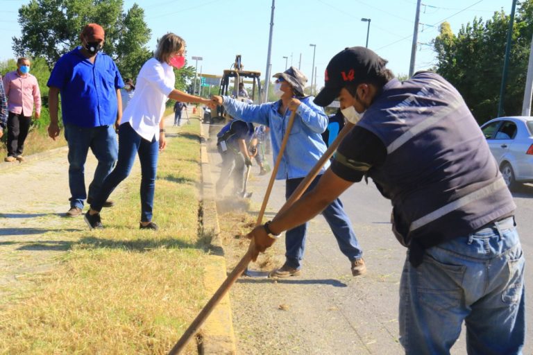 Supervisa Pilar Gómez acciones de limpieza y barrido en Victoria