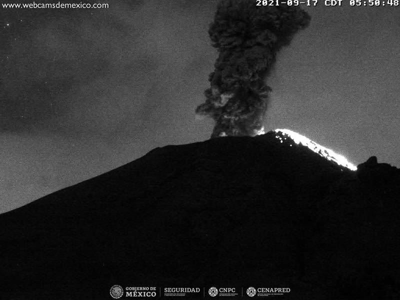 La ‘furia’ del Popocatépetl: amanece con fumarolas de 3 kilómetros de altura