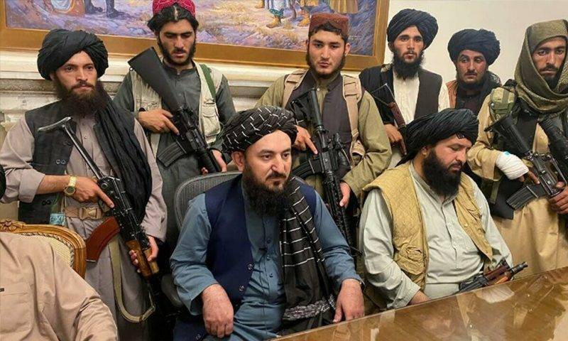 Talibanes cumplen un mes en el poder tras la conquista de Kabul