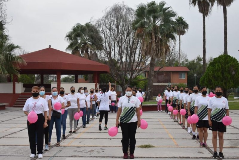 El Ejército Mexicano, realizó actividades para sensibilizar y prevenir el cáncer de mama”.