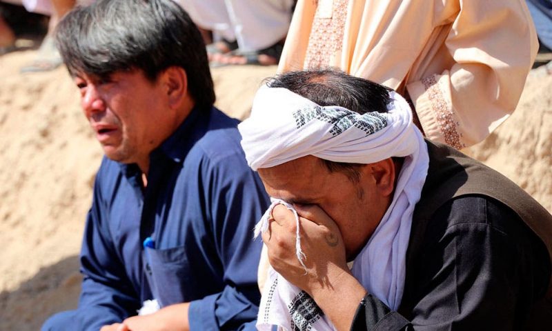 Suben a 60 los muertos en el atentado contra una mezquita en Afganistán