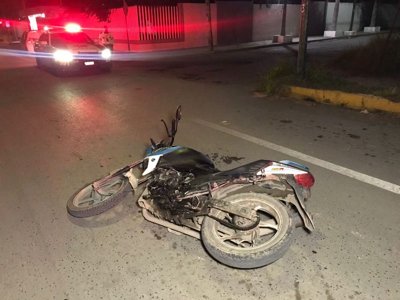 Motociclista presuntamente herido abandona su motocicleta