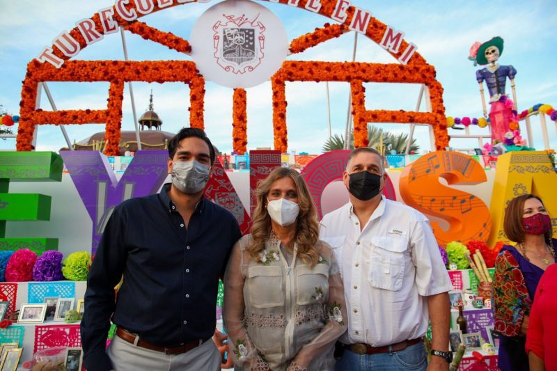Inauguró Alcalde Carlos Peña Monumental Altar de Muertos