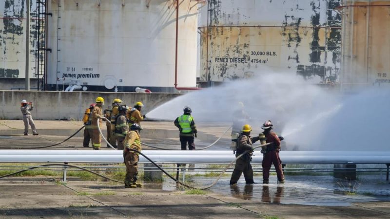 Realizan simulacro de incendio en instalaciones de Pemex