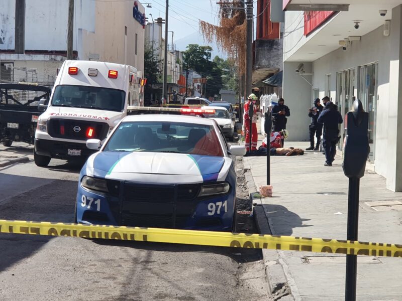 Muere persona en situación de calle sobre la banqueta en el 12 Hidalgo