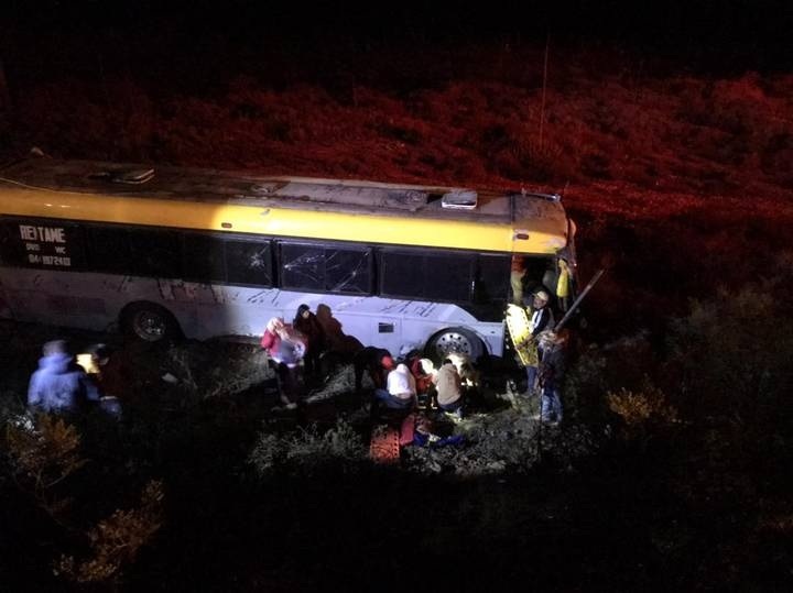 Volcadura de autobús deja 38 heridos tras visitar Real de Catorce