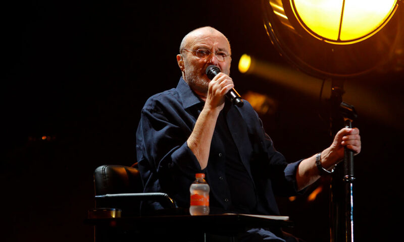 Phil Collins está más inmóvil, revela Mike Rutherford