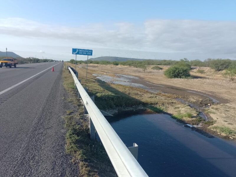 Reportan fuga de combustible en Carretera Victoria-Zaragoza.