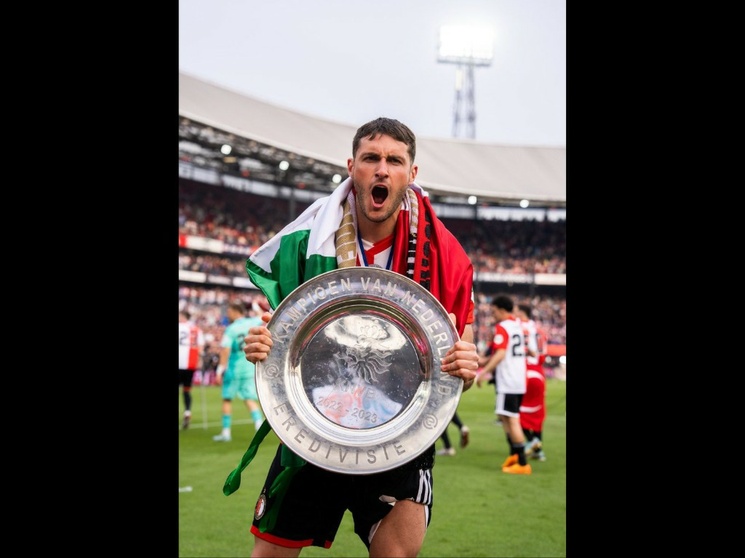 Giménez, campeón con Feyenoord en Holanda, disputa título de goleo