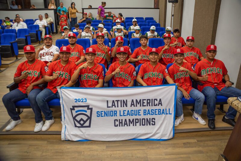 Reconoce Alcalde  a  Peloteritos campeones Latinoamericanos de la Matamoros A.C.
