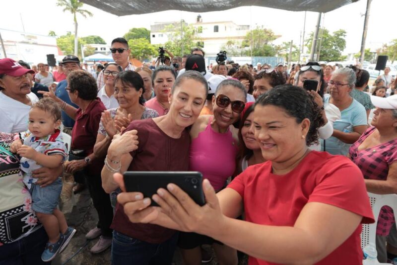 Claudia Sheinbaum recoge los sentimientos de mujeres despicadoras y pescadores en Tampico, Tamaulipas