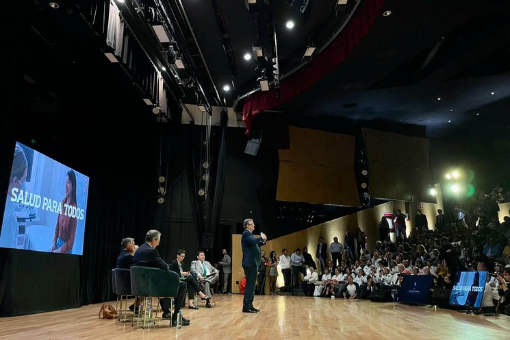 Plantea Ebrard alcanzar un sistema universal de salud