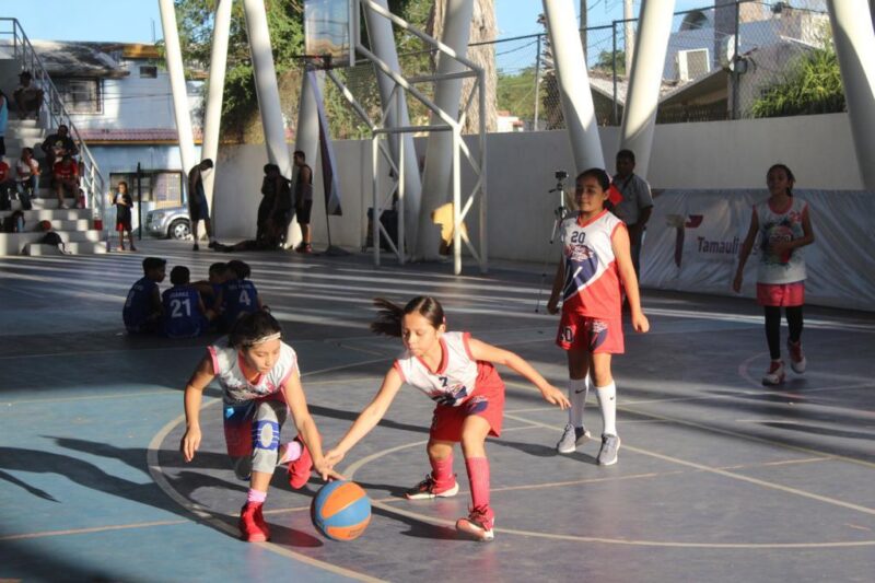 Juegan torneo relámpago de basquetbol 3×3 en actividades del ‘Túnel de la Paz’
