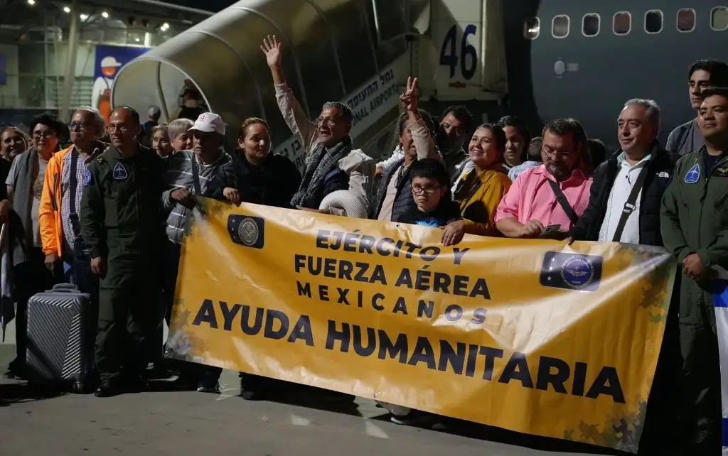 Despega vuelo humanitario de Israel con 140 mexicanos