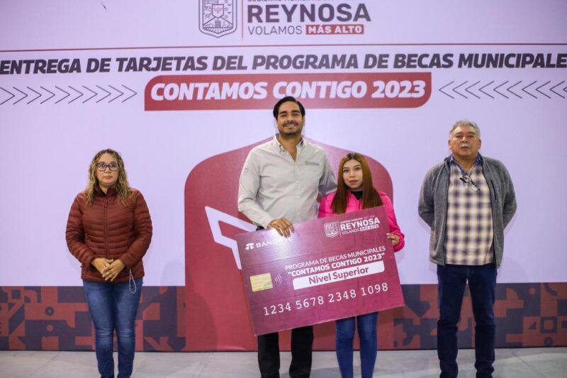 Continúa el Alcalde Carlos Peña Ortiz con la dispersión de Becas en Reynosa