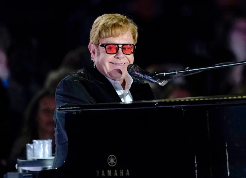 Elton John alcanza estatus de EGOT gracias a su Emmy