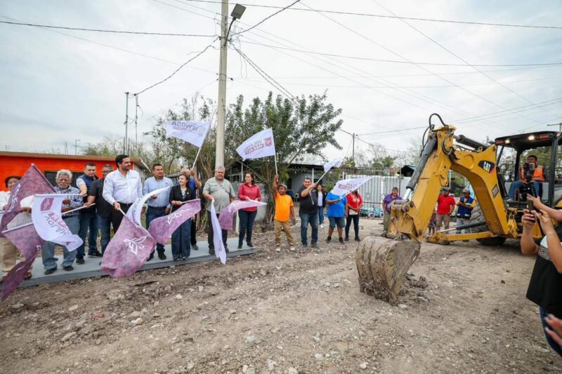 Dio Alcalde Carlos Peña banderazo de arranque de pavimentación hidráulica en la Ernesto Zedillo