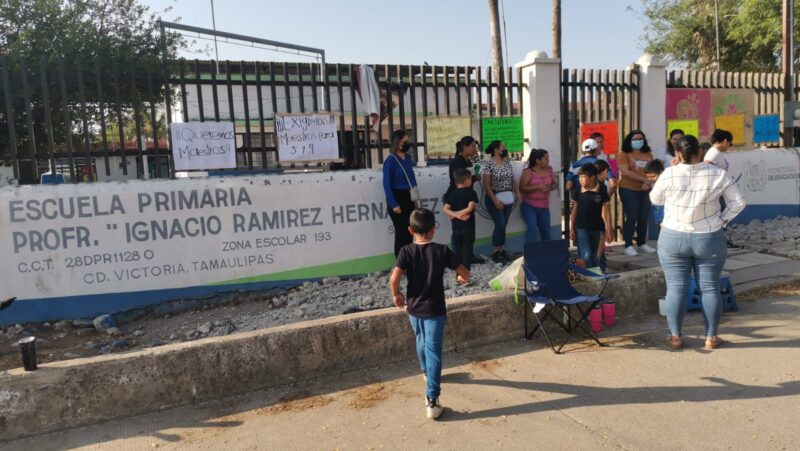 Protesta de Padres de Familia deja sin clases a Alumnos de Primaria en ejido Guadalupe Victoria