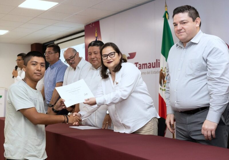 Certifican a estudiantes de la Universidad Tecnológica de Altamira en el idioma inglés