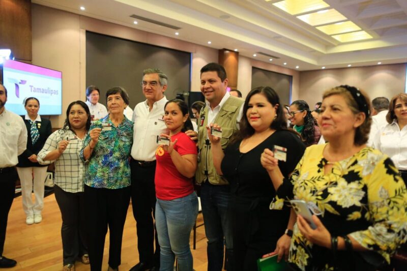 Entrega Américo credenciales del programa IMSS-Bienestar