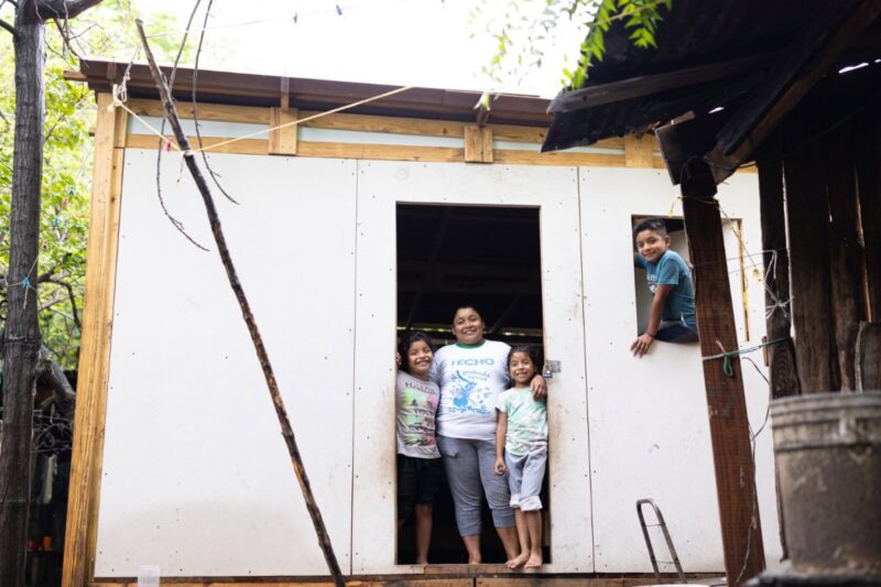 Unen esfuerzos Techo México y DIF Tamaulipas para construir vivienda emergente a familias en condiciones de vulnerabilidad