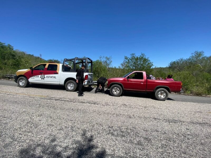 Guardia Estatal brinda apoyo a automovilistas en su tránsito por Tamaulipas