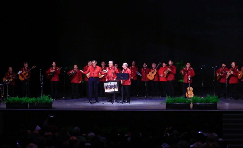 Celebran Américo y María 25 aniversario de la rondalla del hospital de Victoria