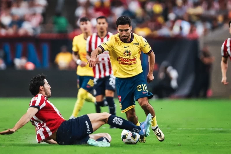 América se impone a Chivas en el clásico nacional amistoso