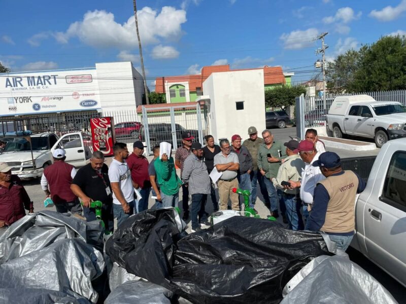 Fumigan contra el dengue SEBIEN y Secretaría de Salud