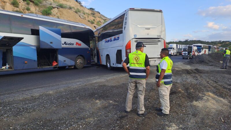 Choque entre autobuses deja varios heridos en Rumbo Nuevo