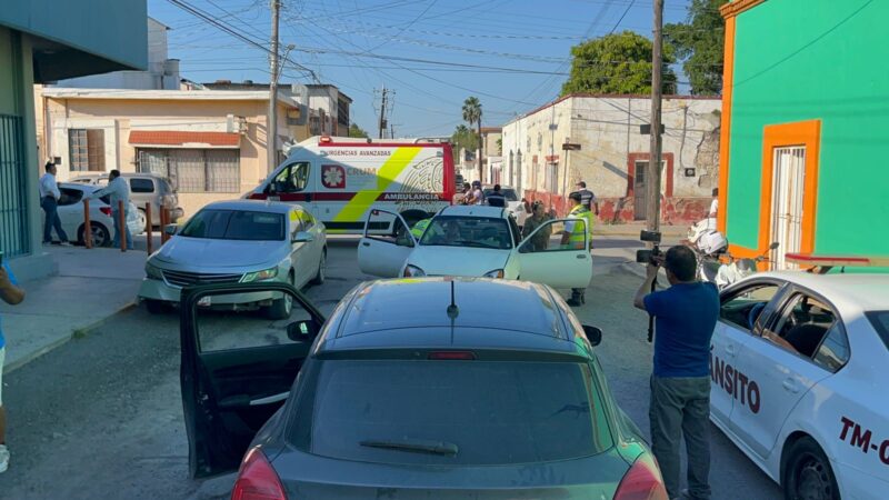 Ebrio conductor provoca choque en la zona centro