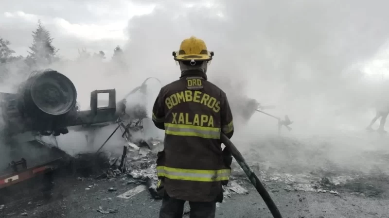 Dos ataques con bombas molotov causan incendios en Veracruz durante la madrugada