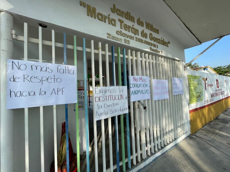 Cierran kínder en protesta; exigen salida de directora