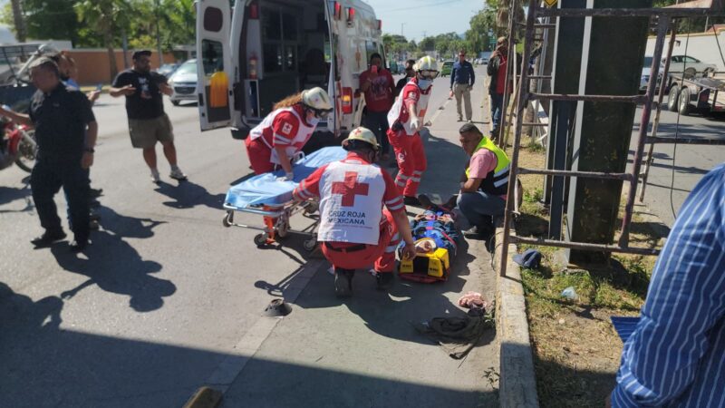 Obrero sufre caída de puente peatonal durante trabajos de rehabilitación