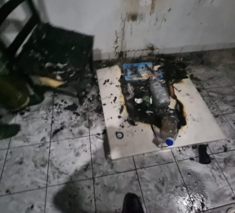 Conato de incendio por cargador de celular en colonia Nacozari