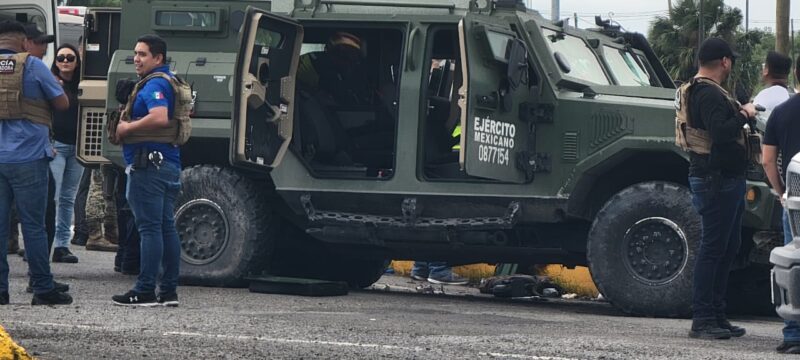 Accidente con blindado de Sedena deja civiles y militares heridos