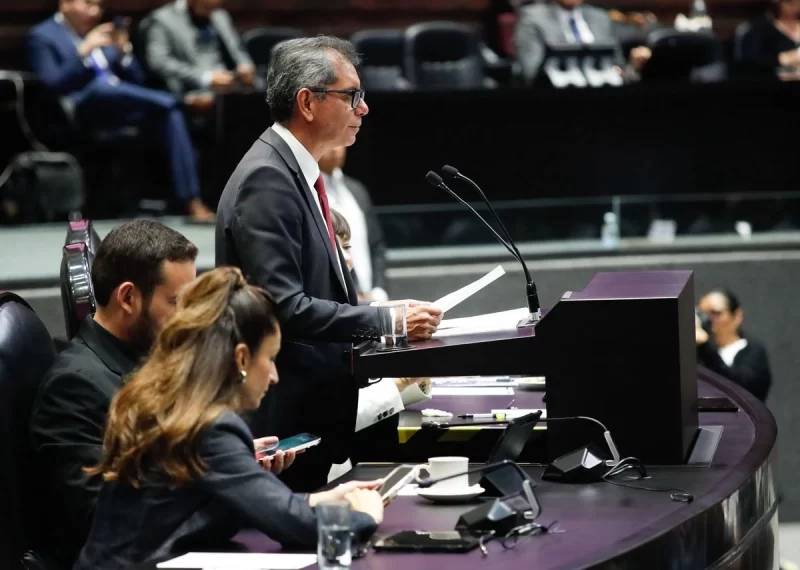 Defiende Hacienda manejo de deuda y destaca reducción de la pobreza en México