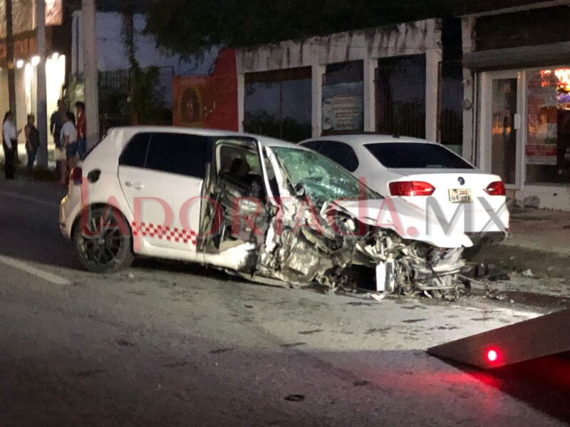 Amanecido destroza su auto en la Av. Tecnológico
