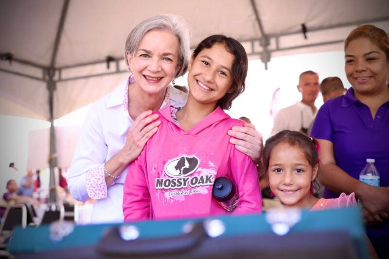 Llevan Américo y María la brigada Transformando Familias hasta el municipio de San Nicolás